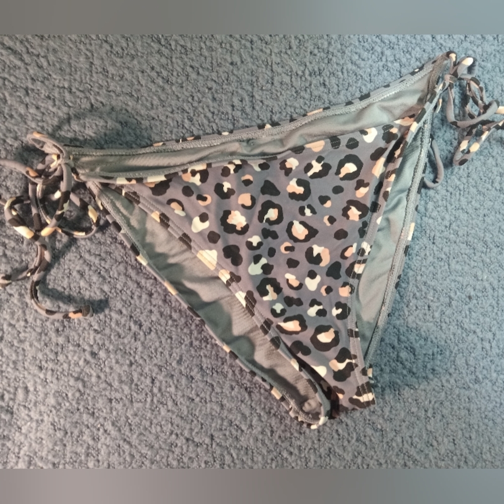 Pre-Owned O'Neill Tie side bottoms *Ref pics*